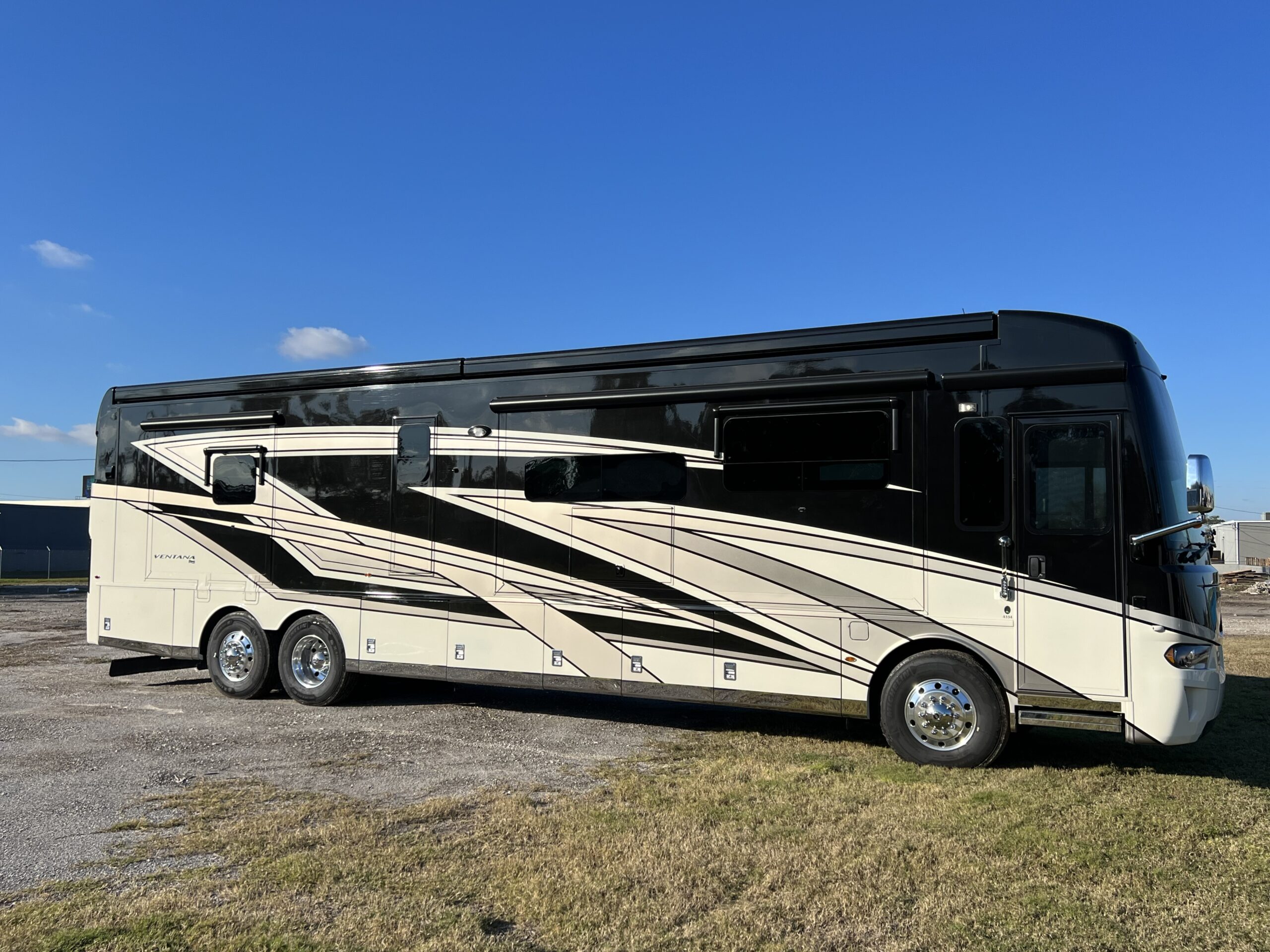 2022 Newmar VENTANA 4334 Class C – Famous Whip Sales